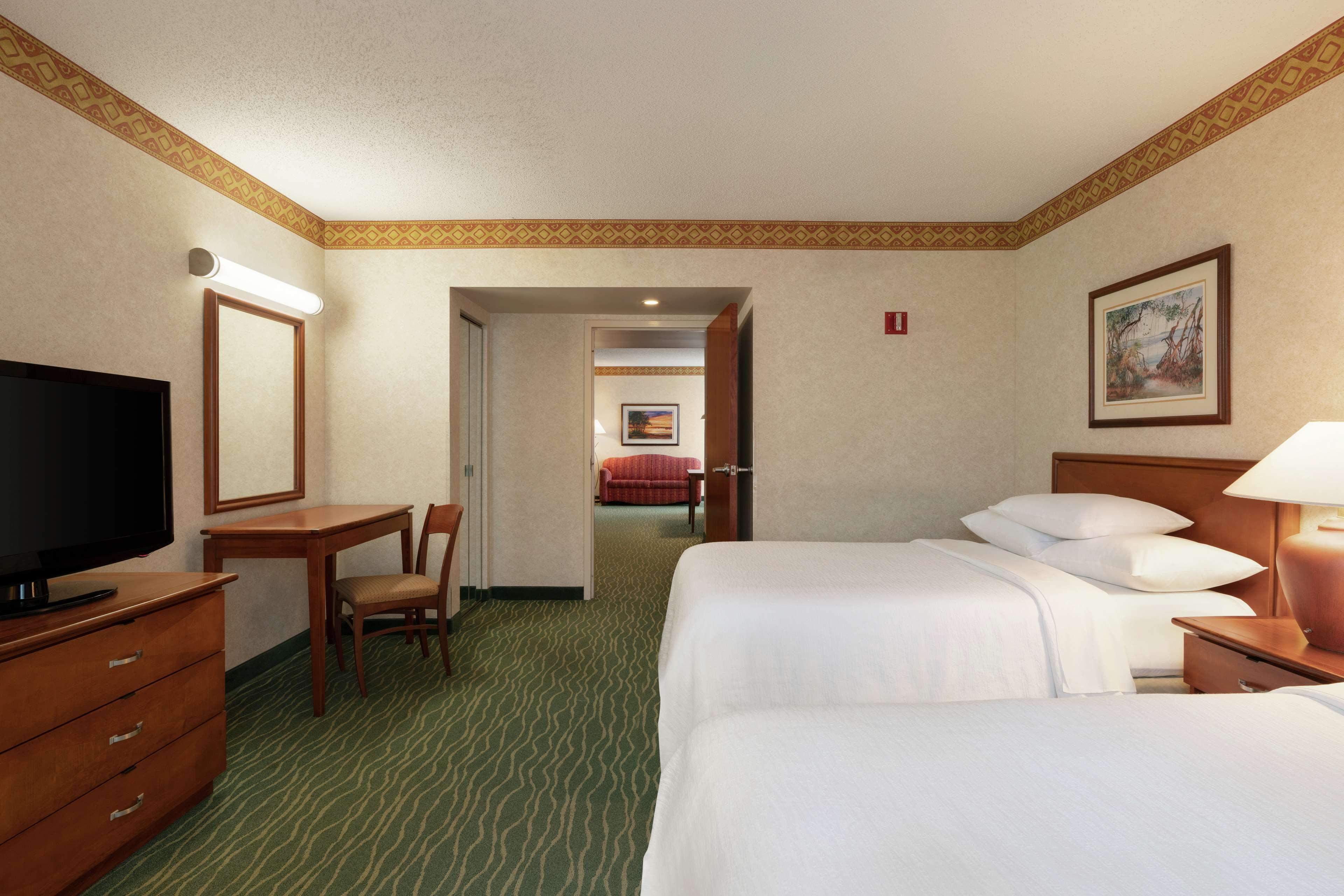 Embassy Suites By Hilton Tampa Usf Near Busch Gardens Bagian luar foto