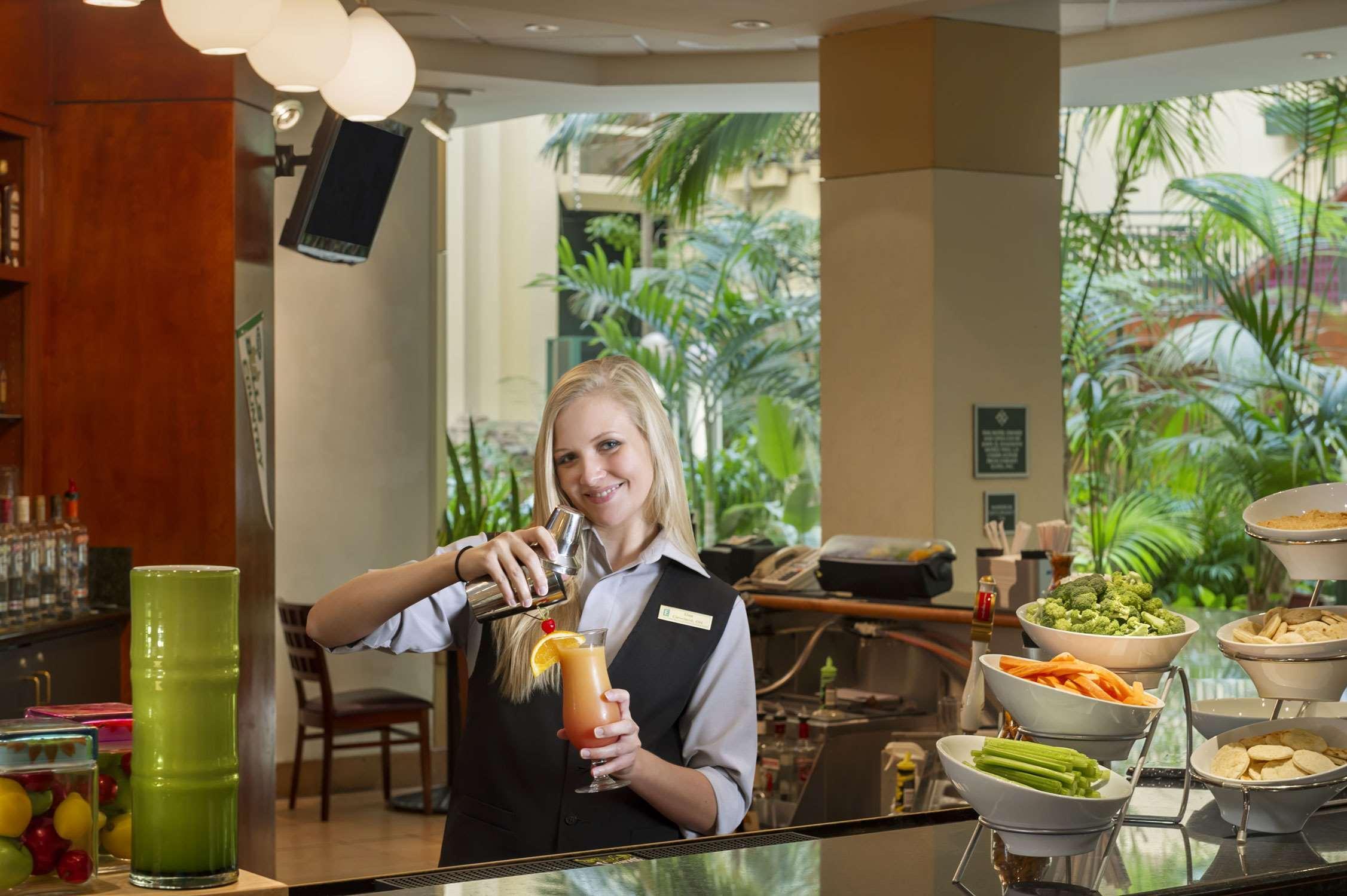 Embassy Suites By Hilton Tampa Usf Near Busch Gardens Restoran foto