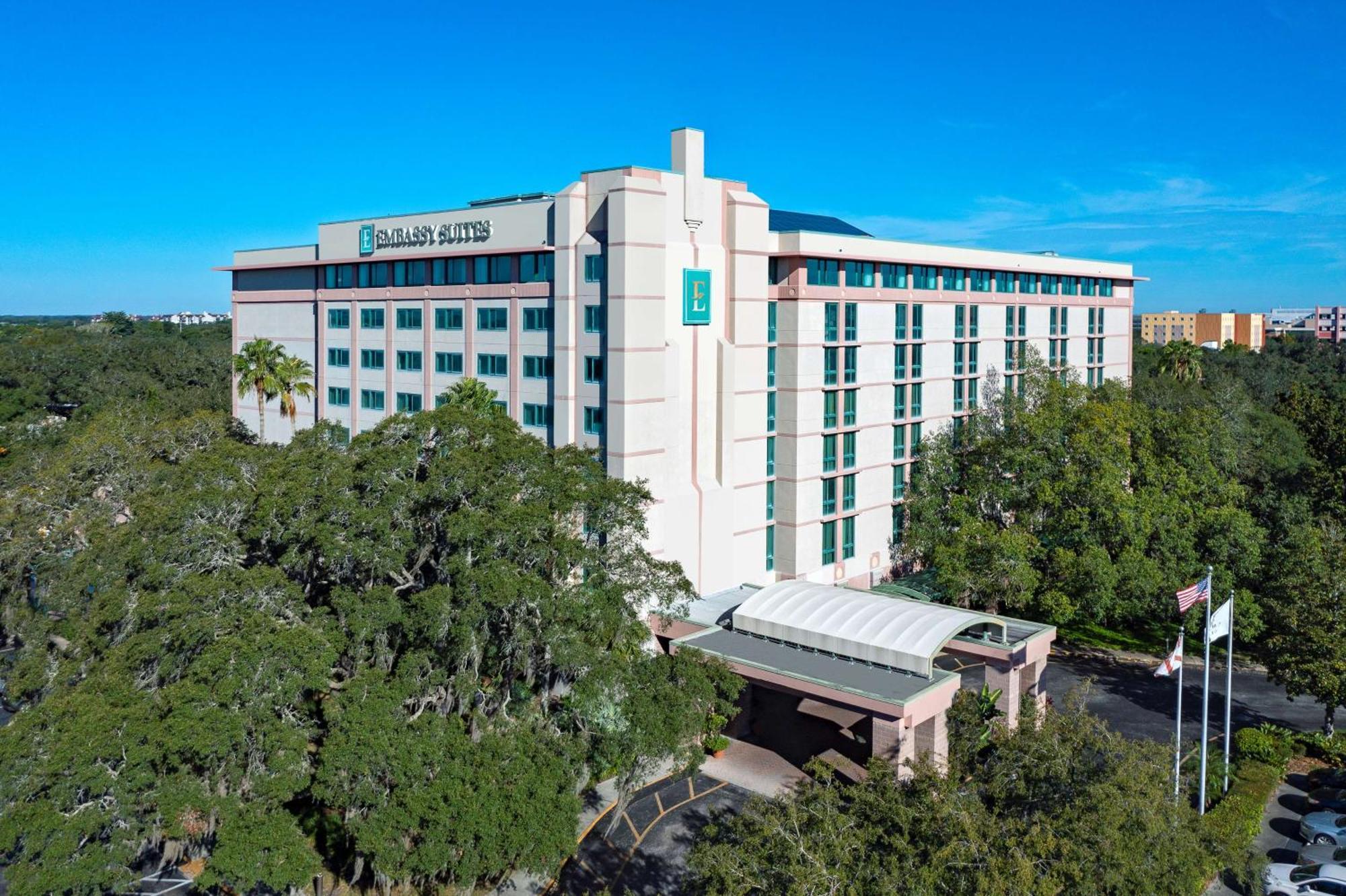Embassy Suites By Hilton Tampa Usf Near Busch Gardens Bagian luar foto